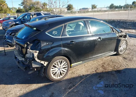 2018 Ford Focus Titanium z USA, uszkodzony, nr VIN 1FADP3N2XJL273199